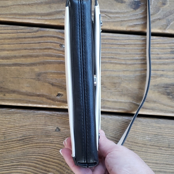 Kenneth Cole Reaction white crossbody bag - Picture 7 of 7